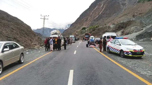 بابو سر ناران شاہراہ 6 ماہ بعد آمد و رفت کیلئے کھول دی گئی ناران شاہراہ