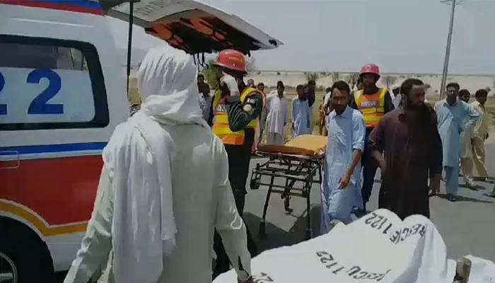 میانوالی میں مسافر کوچ پر فائرنگ ، 3 افراد جاں بحق ، 6 زخمی فائرنگ