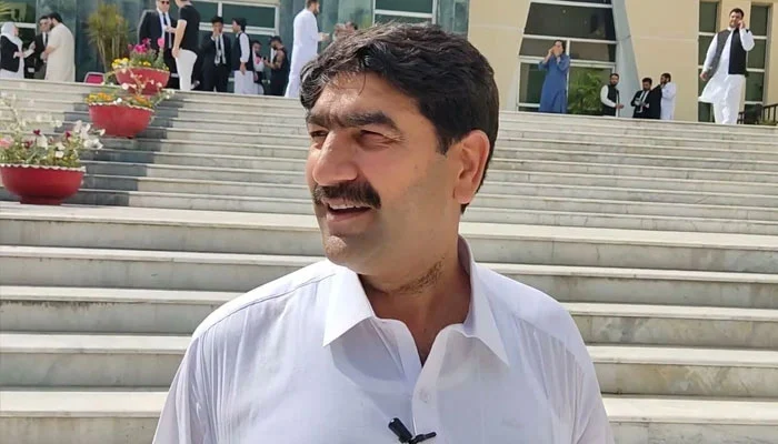 پشاور ، پی ٹی آئی رہنما علی زمان ایڈووکیٹ پر نامعلوم افراد کا تشدد ، اسپتال منتقل پی ٹی آئی