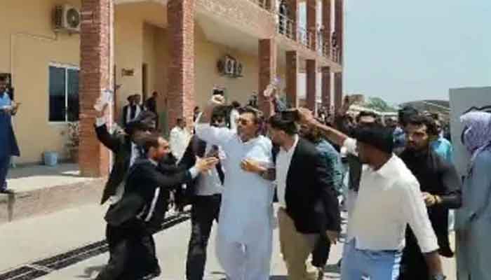 خاور مانیکا تشدد کیس ، پی ٹی آئی وکیل کی ضمانت خارج خاور مانیکا