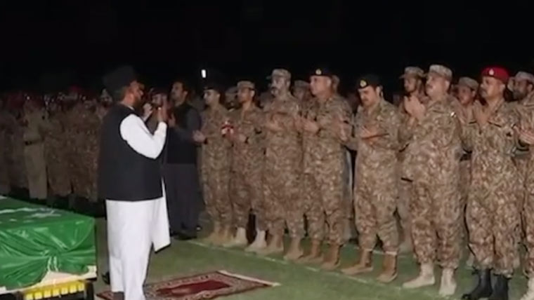 لکی مروت میں شہید جوانوں کی نماز جنازہ ادا کر دی گئی ، جسد خاکی آبائی علاقوں کو روانہ نماز جنازہ