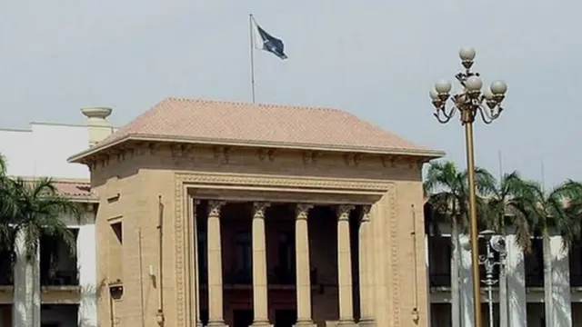 ممکنہ احتجاج ، سنی اتحاد کونسل کے ارکان کو پنجاب اسمبلی کے مین گیٹ پر روک دیا گیا پنجاب اسمبلی