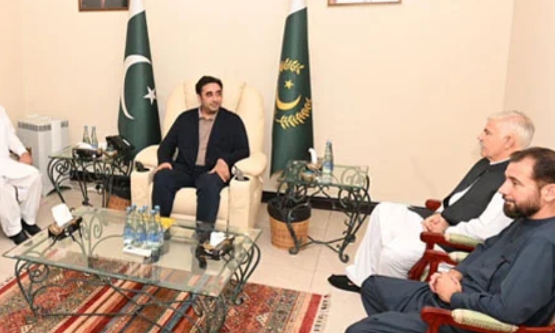 بلاول بھٹو کی پی ٹی آئی پارلیمنٹیرین کے وفد سے ملاقات، گورنر کے پی بھی شریک بلاول بھٹو