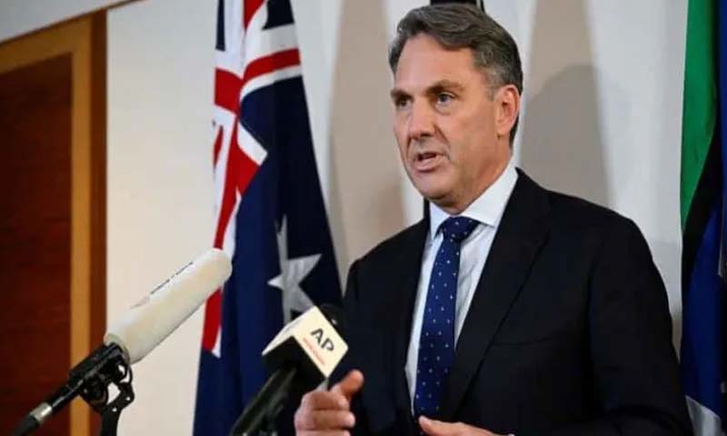 غیر ملکیوں کو بھرتی richard