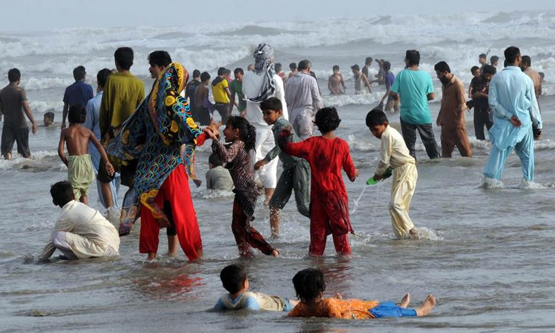 کراچی ،دو ماہ کیلئے سمندر میں نہانے پر پابندی عائد