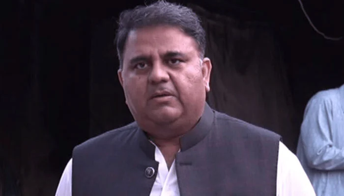 تاثر ہے ، ججز ڈرانے کیلئے مارشل لاء کی باتیں ہو رہی ہیں ، ریٹائرڈ جج سیاسی کیسز نہ سنیں ، فواد چوہدری فواد چوہدری