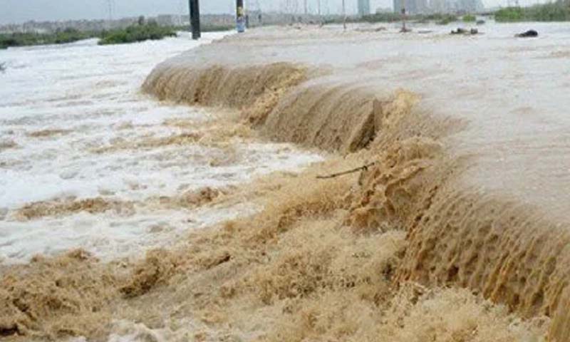 بلوچستان کو کراچی سے ملانے والا راستہ سیلابی ریلے میں بہہ گیا، آمد و رفت متاثر balochistan flood