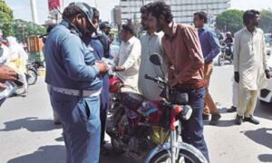 ٹریفک جرمانوں میں کمی کی تجویز، کمرشل گاڑی مالکان سے مذاکرات کے بعد نئی سمری ارسال