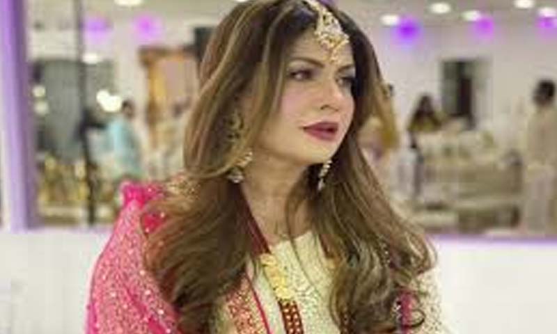 مشکل وقت میں اللہ کے سوا کوئی ساتھ نہیں دیتا، عنبر خان عنبر خان