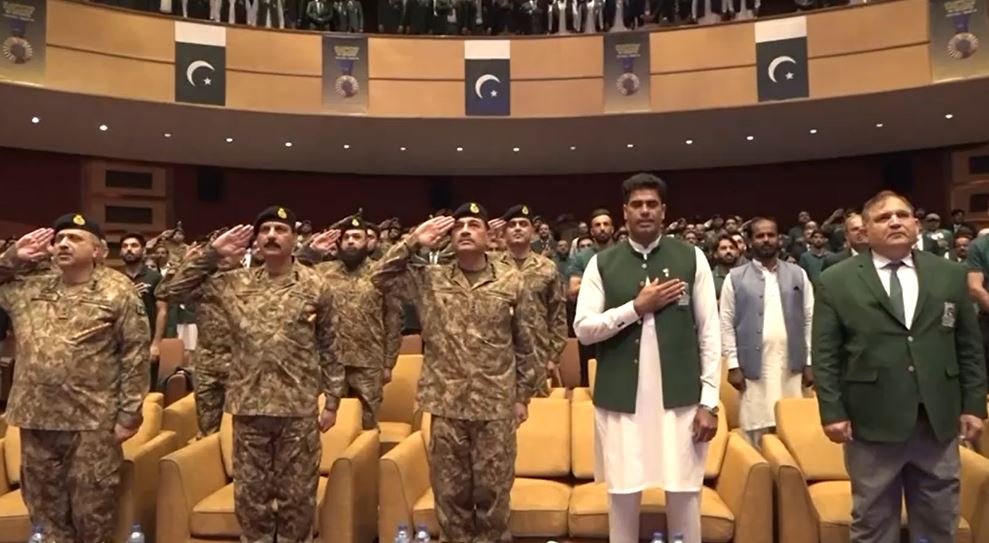 ارشد ندیم نے عزم و استقامت کے باعث یہ تمغہ جیتا، آرمی چیف