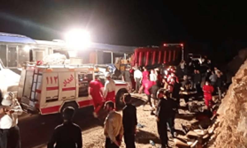 ایران میں پاکستانی زائرین کی ایک اور بس کو حادثہ، 3 افراد جاں بحق،48 زخمی ایران میں پاکستانی