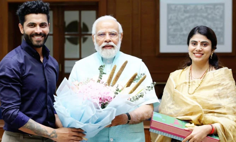 سابق بھارتی کرکٹر رویندرا جڈیجا نے سیاست کے میدان میں قدم رکھ دیا رویندرا جڈیجا