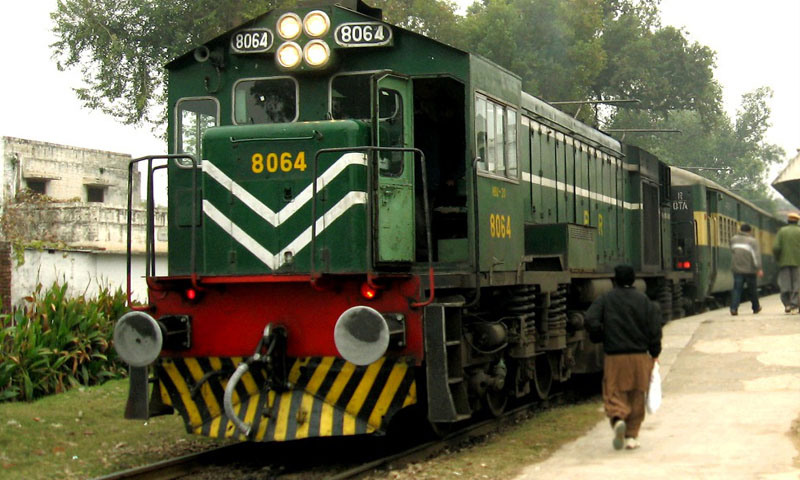 ریلوے کا تمام مسافر ٹرینوں کے کرایوں میں 10 فیصد کمی کا اعلان ریلوے
