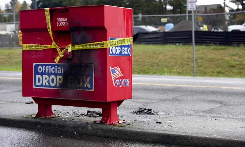 واشنگٹن اور وینکوور میں نصب تین بیلٹ باکسز میں آگ لگنے سے سینکڑوں ووٹ تباہ بیلٹ باکسز