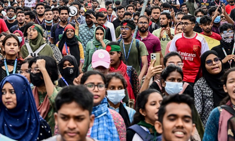 بنگلادیش میں طلبہ پھر سڑکوں پر آ گئے بنگلادیش میں طلبہ