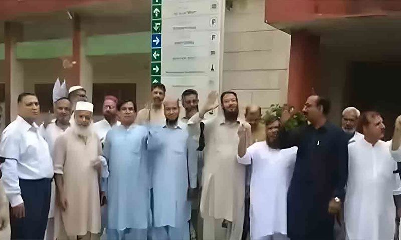 سرکاری اسکولوں کے اساتذہ سے ٹیسٹ لینے کا حکم عدالت میں چیلنج Teachers