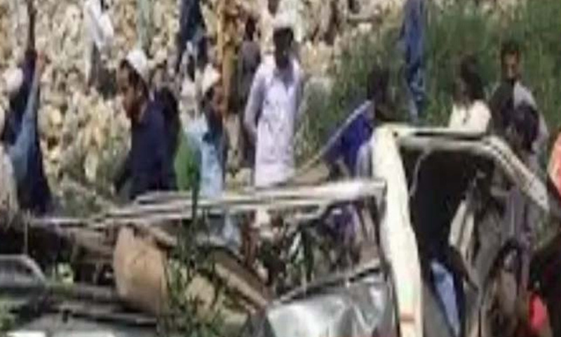 بونیر ، پک اپ گہری کھائی میں جا گری ، 4 خواتین سمیت 8 افراد جاں بحق بونیر