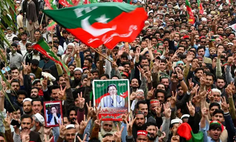 عمران خان کی نااہلی پر احتجاج ، ملزمان پر فرد جرم کی کارروائی پھر مؤخر عمران خان