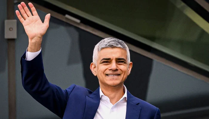 شاہ چارلس نے میئر لندن صادق خان کو نائٹ کے اعزاز سے نواز دیا مئیر لندن صادق خان