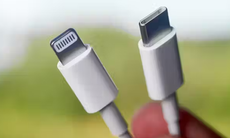 تمام اسمارٹ فونز کیلئے ایک ہی چارجر ، یورپی یونین میں قانون کا اطلاق ہو گیا ایک ہی چارجر