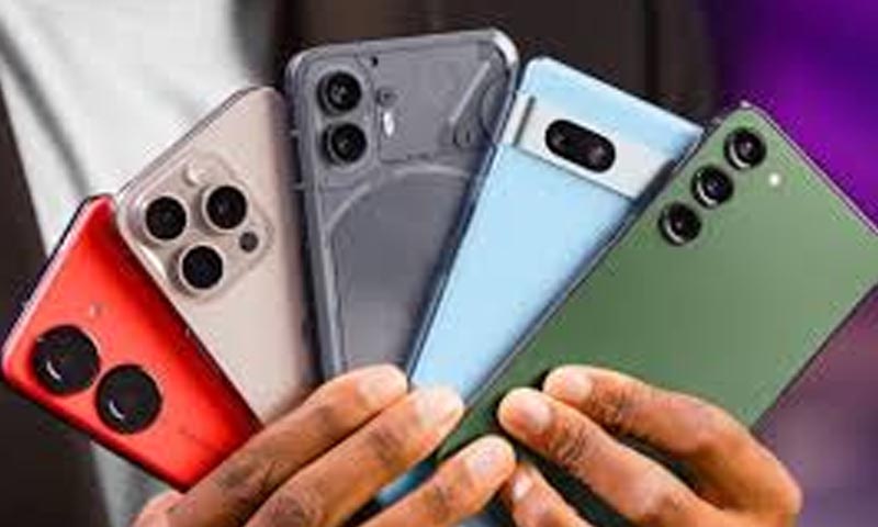 ابوظہبی سے لاہور فلائٹ، ایئرہوسٹس سے جدید اسمارٹ فونز برآمد اسمارٹ فونز برآمد