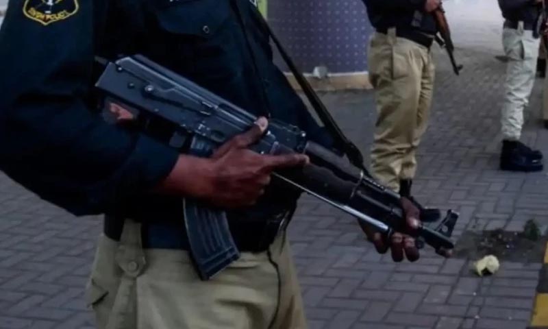 کراچی،سپر ہائی وے پر نامعلوم افراد کی پولیس پر فائرنگ، اہلکار شدید زخمی اہلکار شدید زخمی