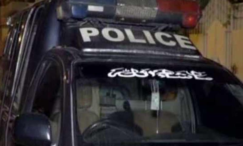 پولیس اہلکار