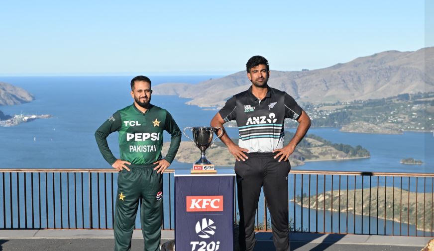 پاکستان اور نیوزی لینڈ کے درمیان ٹی ٹوئنٹی سیریز کےلیے ٹرافی کی رونمائی