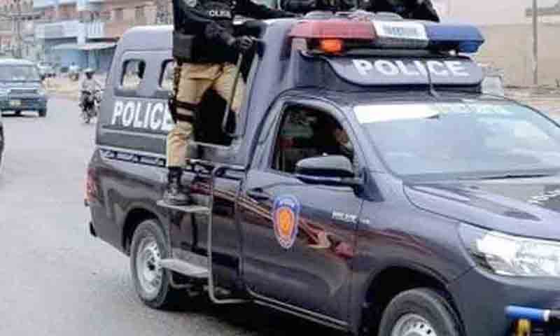 کشمور، ڈاکوؤں کا پولیس موبائل پرحملہ، ایس ایچ او سمیت 7 اہلکار زخمی پولیس موبائل پرحملہ