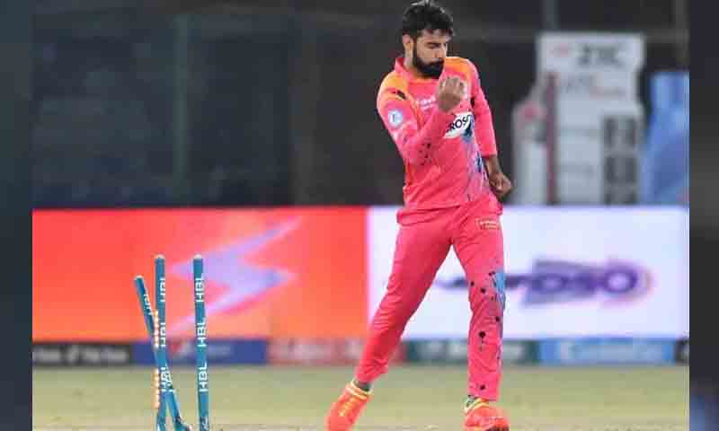 پی ایس ایل میں100وکٹیں، شاداب خان نے نیا سنگِ میل عبور کر لیا شاداب خان کی 100 وکٹیں