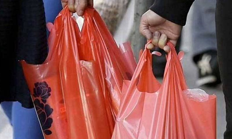 سندھ حکومت کا پلاسٹک شاپنگ بیگز پر مکمل پابندی عائد کرنے کا فیصلہ پلاسٹک شاپنگ بیگز