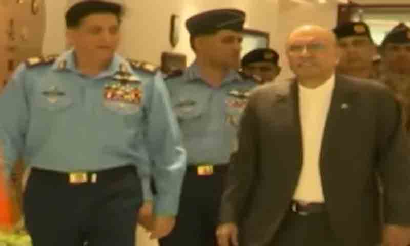 صدرمملکت کا ایئر ہیڈ کوارٹرزکا دورہ، پاک فضائیہ کی پیشہ ورانہ صلاحیتوں کوسراہا ایئر ہیڈ کوارٹرز