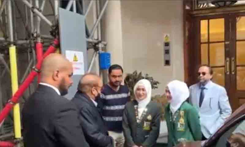 نوازشریف سے کراٹے چیمپئن کی ملاقات، سابق وزیراعظم کی شاباش کراٹے چیمپئن