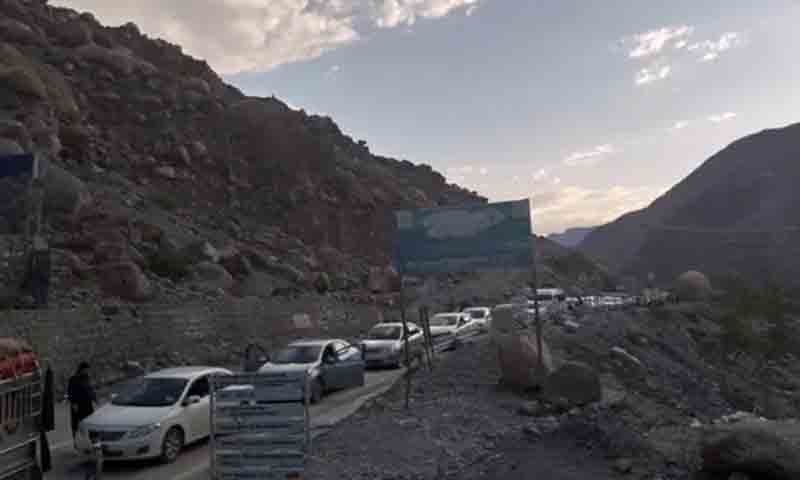 قراقرم ہائی وے سیلاب و لینڈ سلائیڈنگ کے باعث مختلف مقامات پربند قراقرم ہائی وے بند