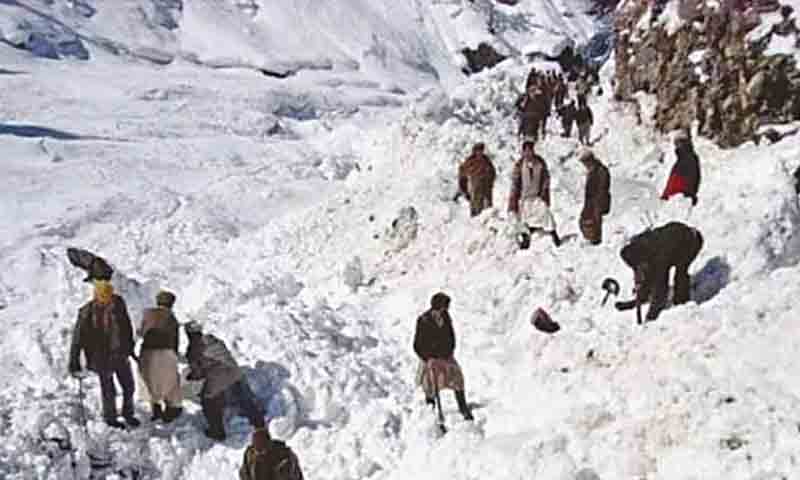 کے ٹو میں برفانی تودہ آ گرا، ہائی پورٹرجاں بحق، 3 غیرملکی کوہ پیما زخمی برفانی تودہ آ گرا