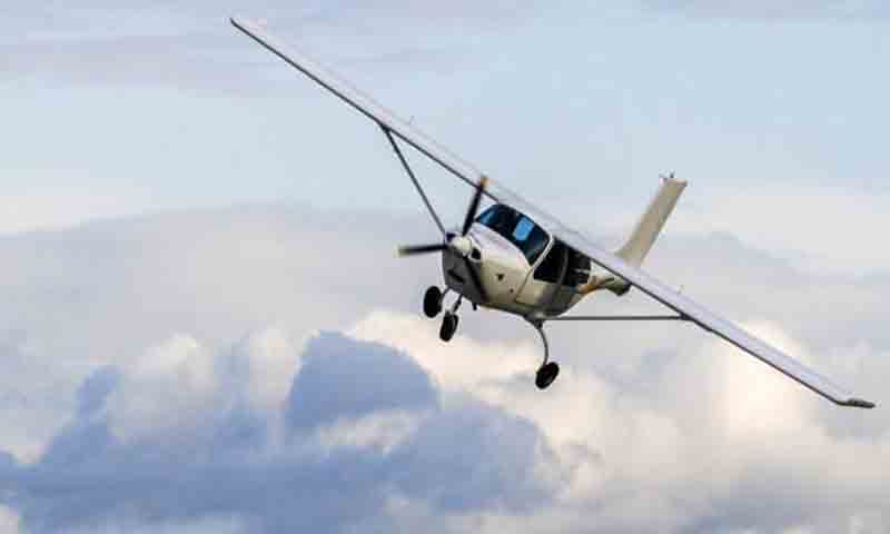 طیارہ گر کر تباہ