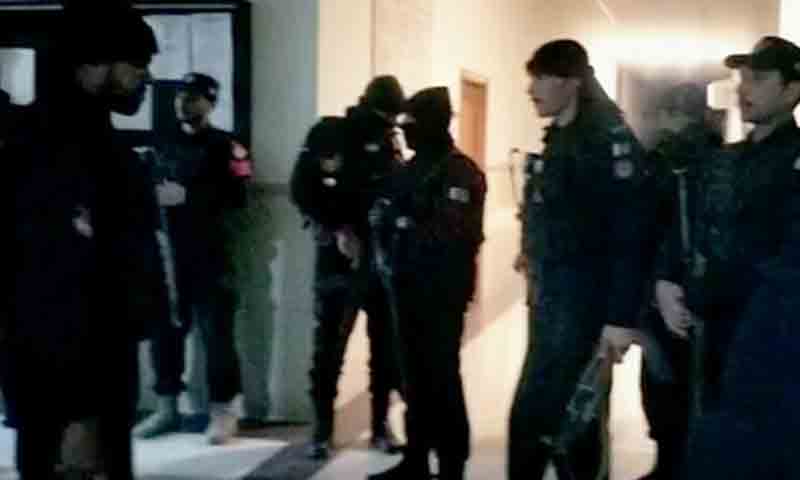 پشاور میں فائرنگ سے پولیس انسپکٹر سمیت 3 افراد شہید پشاور میں فائرنگ