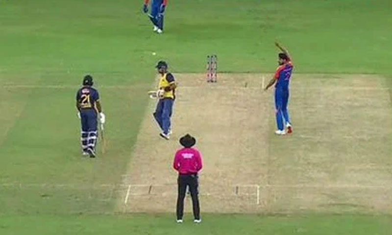 سری لنکن بلے باز رن آؤٹ ہونے کے باوجود ناٹ آؤٹ کیوں قرار پائے؟