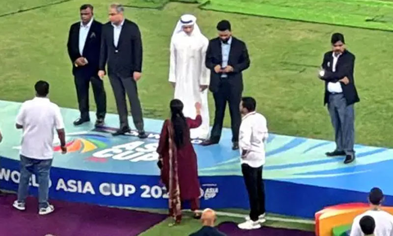 محسن نقوی سے ٹرافی وصول نہ کرنے پر بھارتی ٹیم کے خلاف کارروائی کا مطالبہ