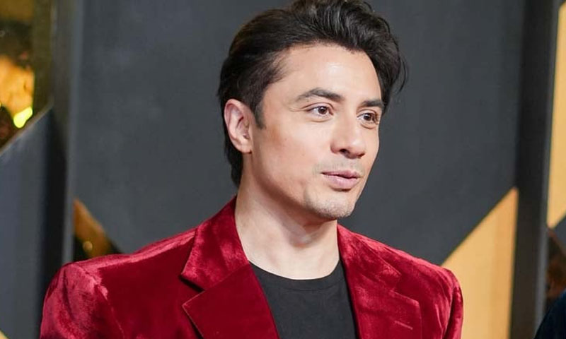 علی ظفر کا سیلاب متاثرین کیلئے خصوصی فنڈ ریزنگ کنسرٹ کرنے کا اعلان علی ظفر کا سیلاب متاثرین کیلئے خصوصی فنڈ ریزنگ کنسرٹ کرنے کا اعلان