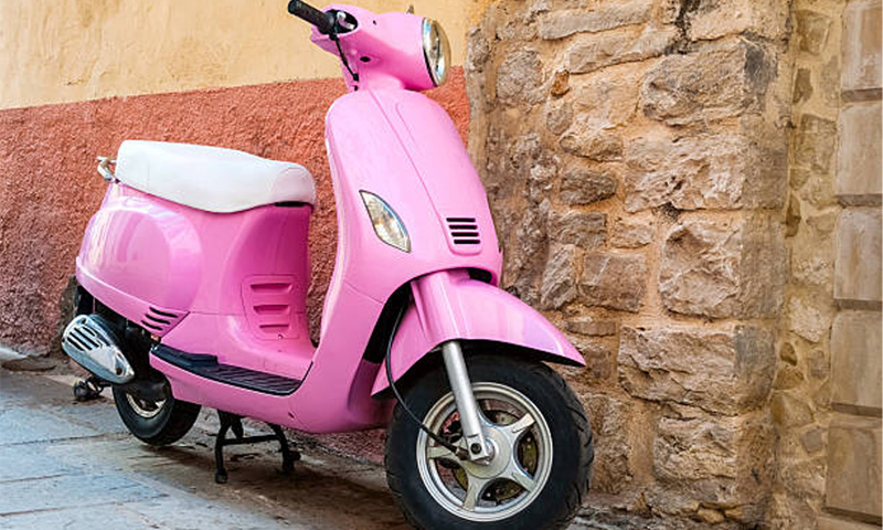 سندھ حکومت نے رواں ہفتے طالبات اور خواتین کو اسکوٹیز فراہم کرنے کی اعلان