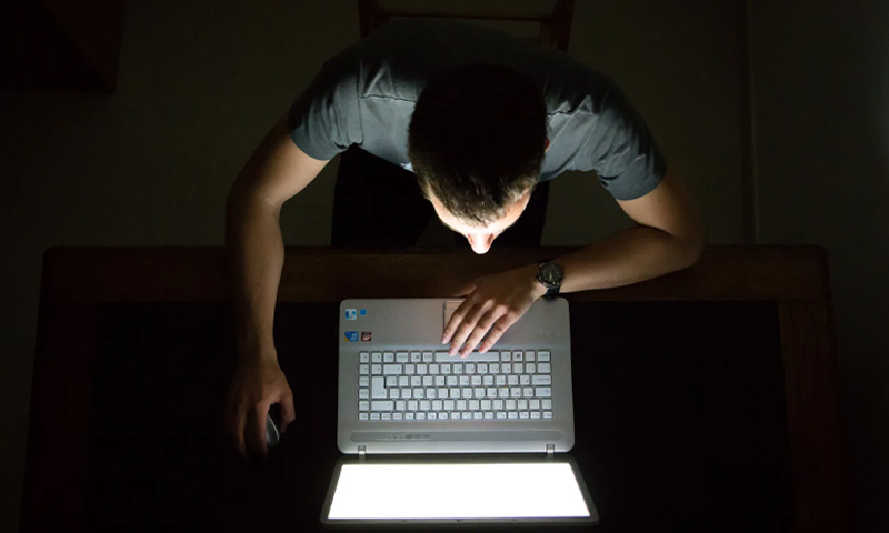 ڈیجیٹل اسکرینز سے آنکھوں کو محفوظ رکھنے کے آسان طریقے