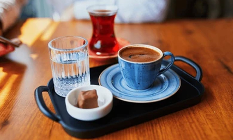 پانی، چائے اور کافی کا متوازن استعمال طویل زندگی کا راز قرار