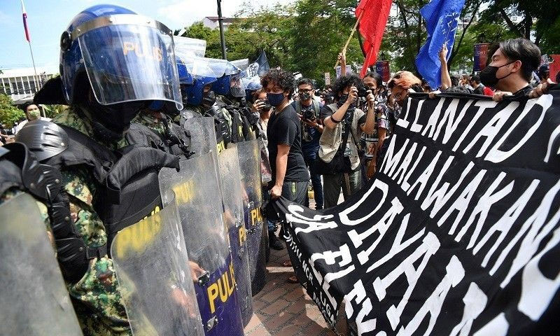 فلپائن میں سیلاب کرپشن کے خلاف احتجاج