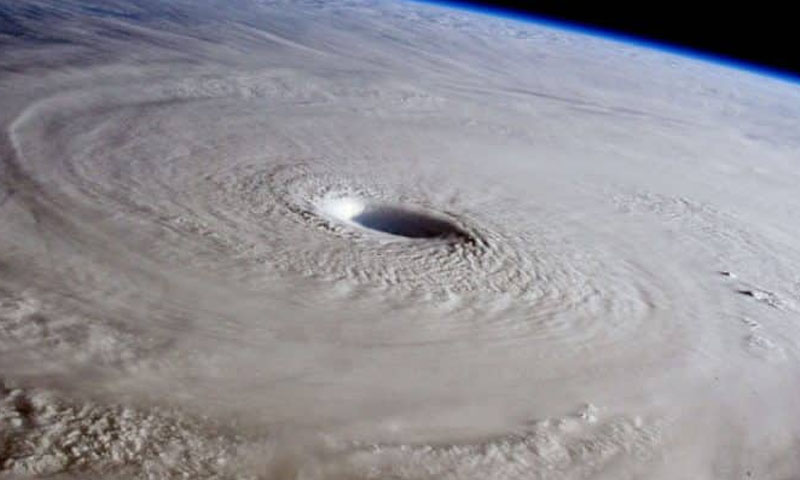 سمندری طوفان فلپائن کے ساحلی علاقوں سے ٹکرا گیا، ہزاروں افراد کا انخلا Typhoon