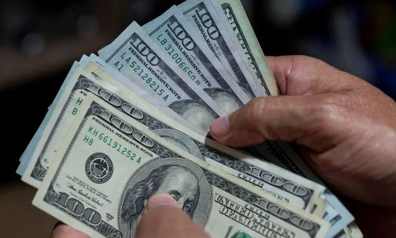 انٹربینک میں ڈالر 3 پیسے سستا، 281 روپے 7 پیسے پر بند Dollar