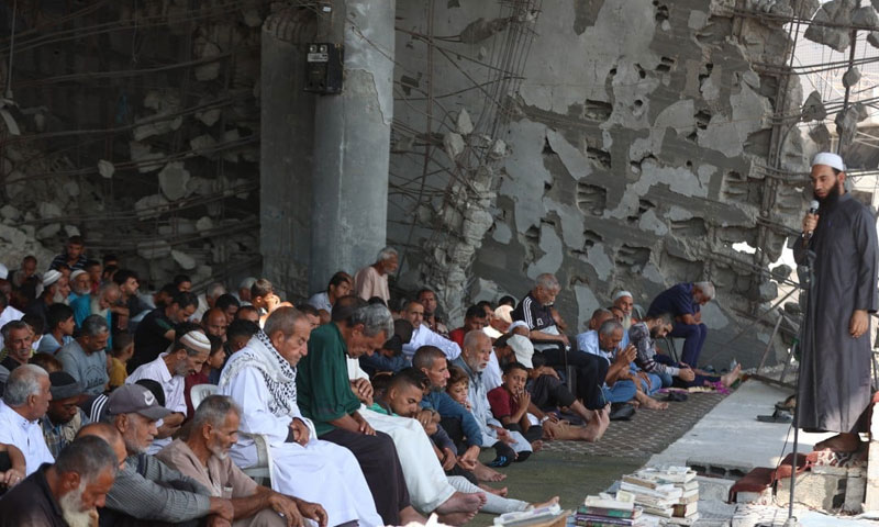 غزہ میں تباہ حال مساجد آباد ہونے لگیں، نماز جمعہ کی ادائیگی