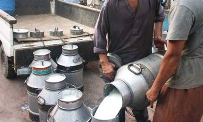 کراچی میں یوریا ملے دودھ کی فروخت ، 27 دکانیں سیل karachi