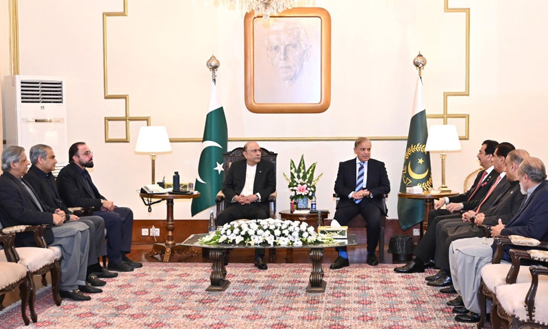 ایوانِ صدر میں اہم ملاقات، صدر اور وزیراعظم کا دہشتگردی کے خاتمے تک کارروائیاں جاری رکھنے کا عزم Asif zardari- Shahbaz shareef
