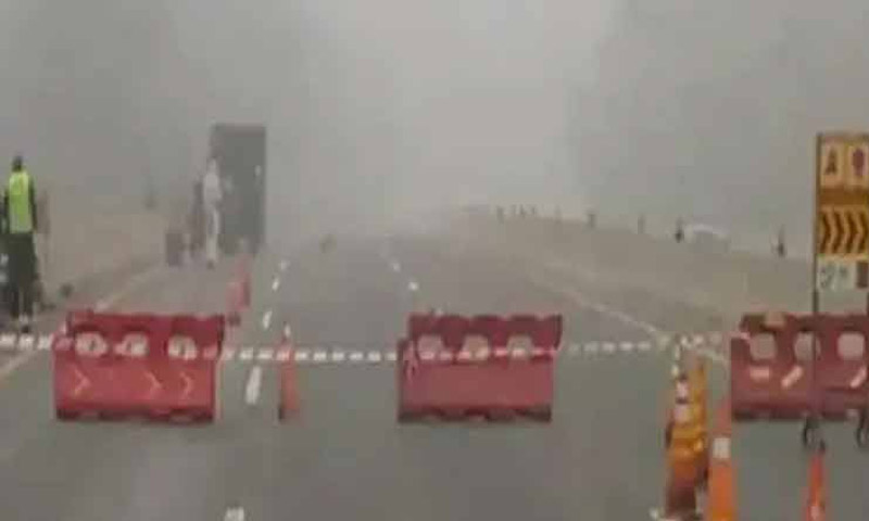 موٹروے ایم ون شدید دھند کے باعث بند، پشاور سے صوابی تک ٹریفک معطل Fog Update